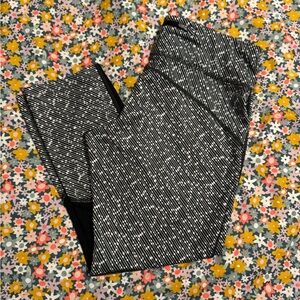 Nike Capri Black and White Patterned Leggings -NWOT